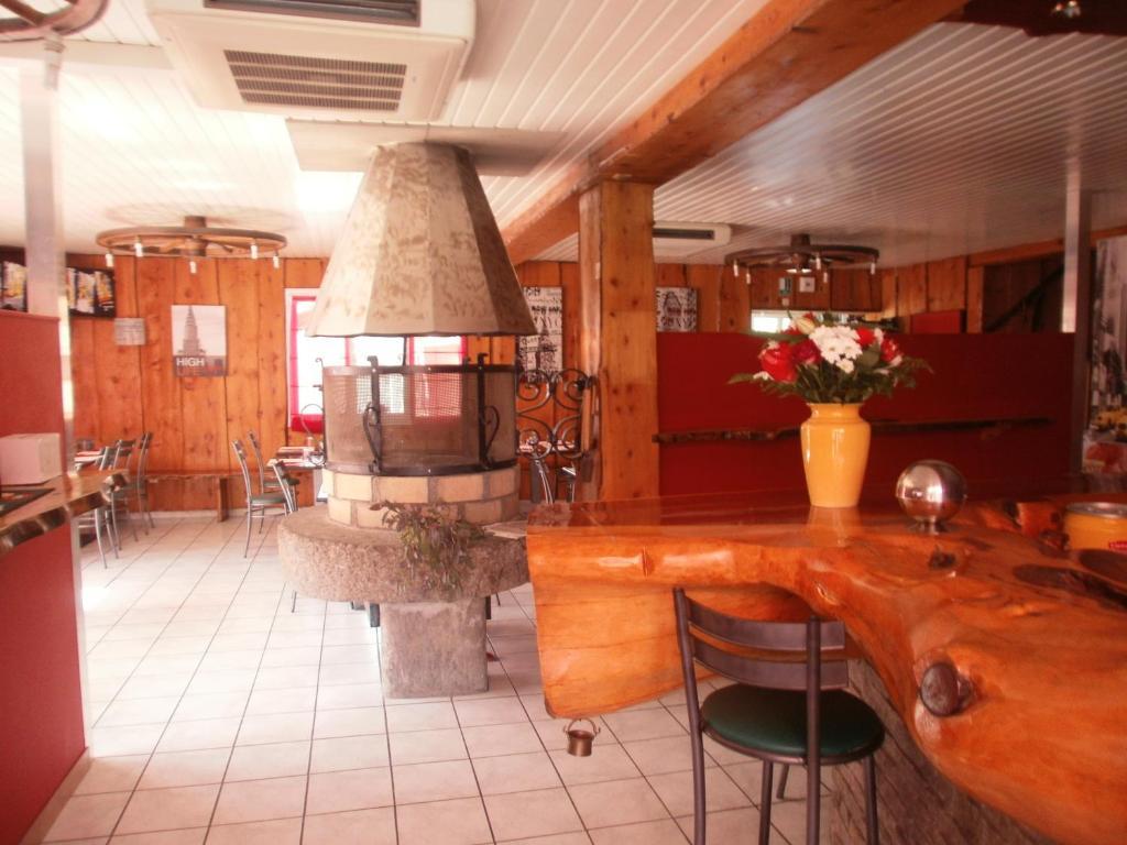 Hotel Restaurant Lancheton Saint-Julien-Mont-Denis Ngoại thất bức ảnh