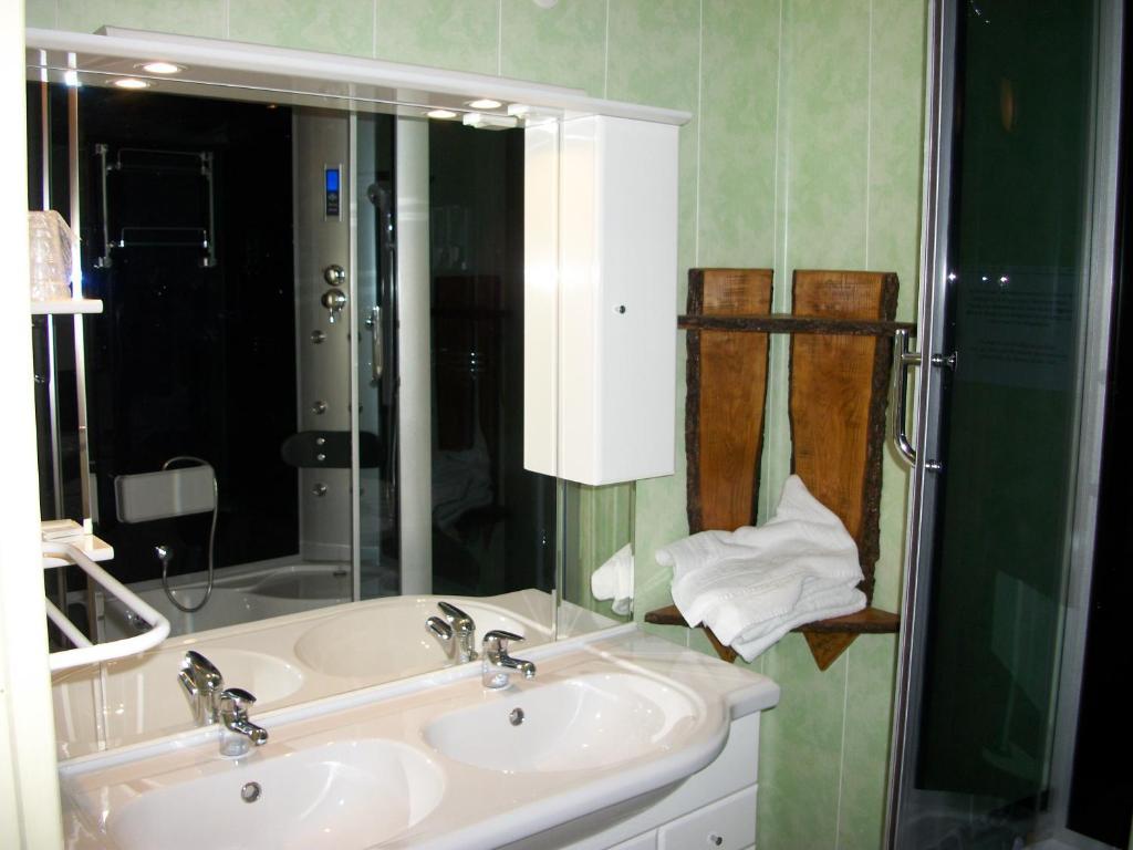Hotel Restaurant Lancheton Saint-Julien-Mont-Denis Phòng bức ảnh
